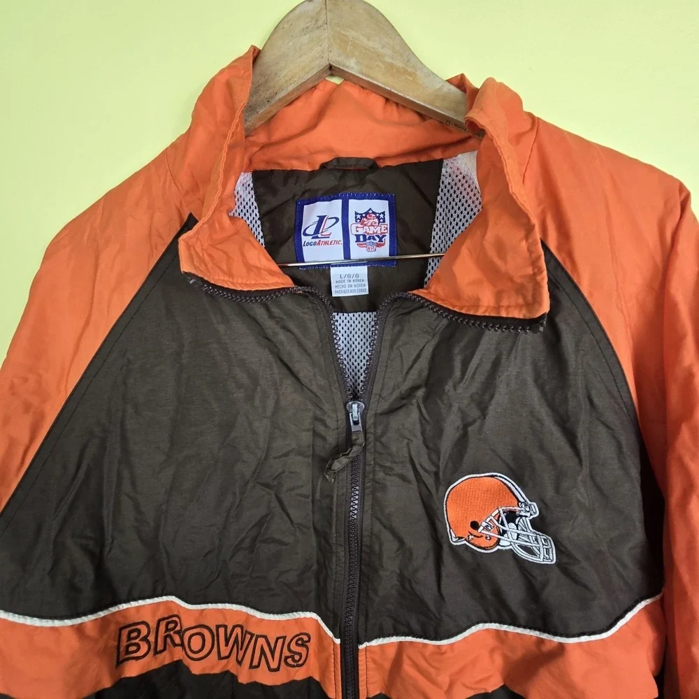 Vtg CLEVELAND BROWNS Gameday Logo Zip-Up Nylon Jacket size Large